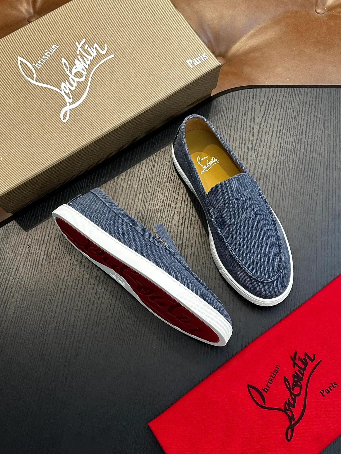 P760💰Christian Louboutin (red-soled shoes) Italian men’s casual sneakers are shipped! Each pair of shoes from this Italian handmade shoe brand has a simple and classic design, which is very comfortable and versatile! The upper fabric of this shoe is made of imported cowhide, with high-end and comfortable cowhide lining! The outsole is made of original rubber bottom sheets and is lined with cowhide! Brand-specific molded footbed, exclusive private mold control! Original box packaging, with shoe storage bag! 39 40 41 42 43 44 (38 45 46 customized)